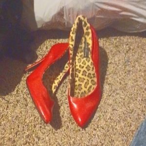 Gently used stilettos sizes 5.5 -6.5 women's